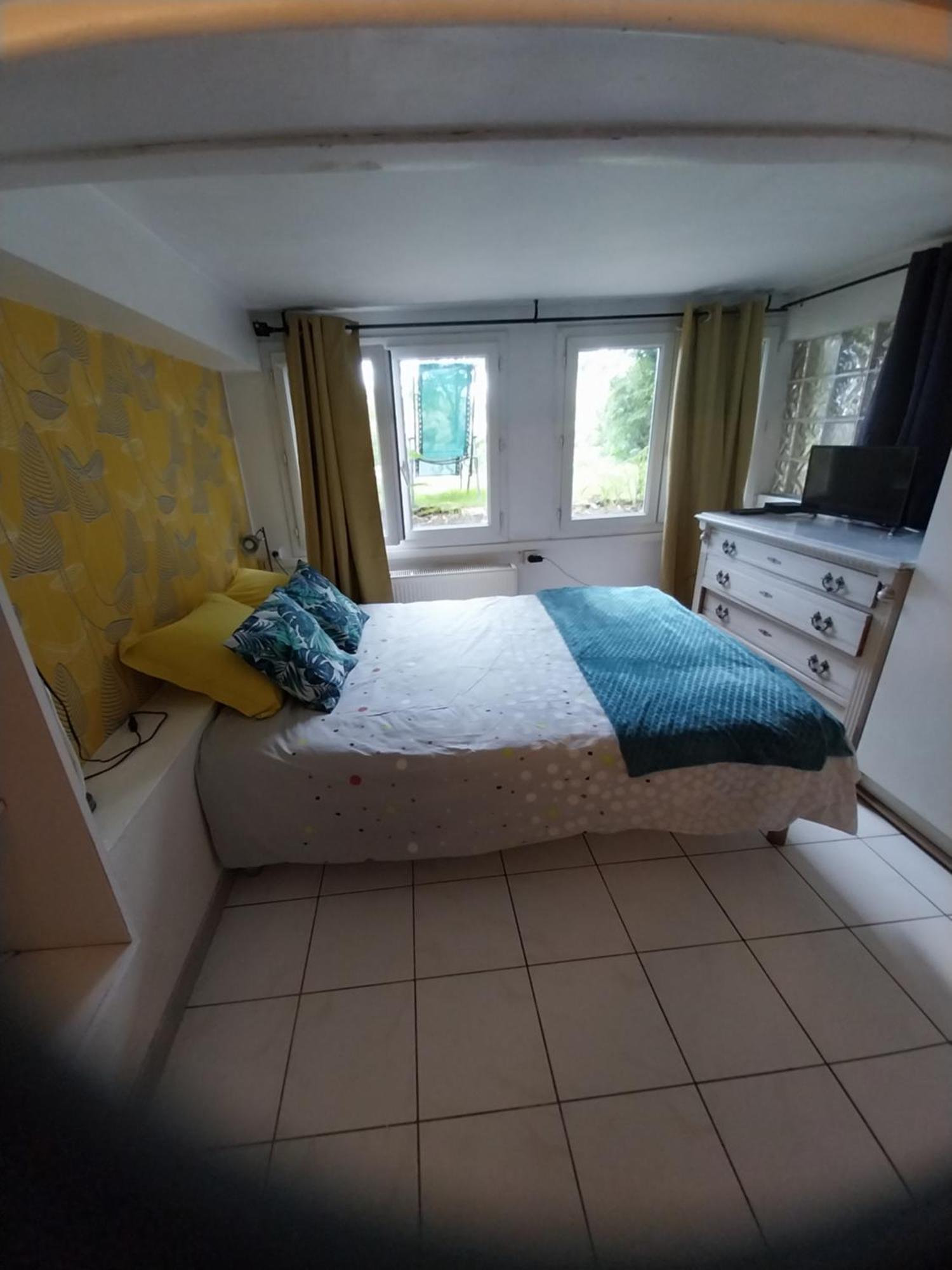 Les Seringats Poissy Exterior foto
