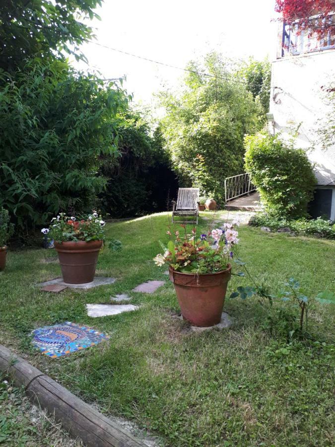 Les Seringats Poissy Exterior foto